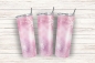 Preview: Drei rosa Thermobecher mit Schneeflockenmotiv, 590 ml Fassungsvermögen, auf hellem Holzuntergrund nebeneinander stehend.